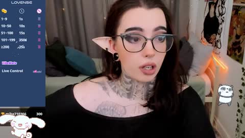 dixipixi_ online show from 01/04/25, 08:39