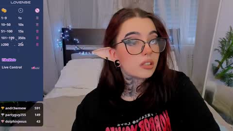 dixipixi_ online show from 01/11/25, 08:43