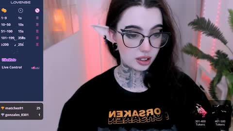 dixipixi_ online show from 01/25/25, 08:53