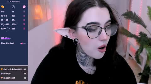 dixipixi_ online show from 01/25/25, 11:55