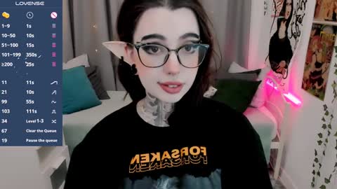 dixipixi_ online show from 01/26/25, 05:45