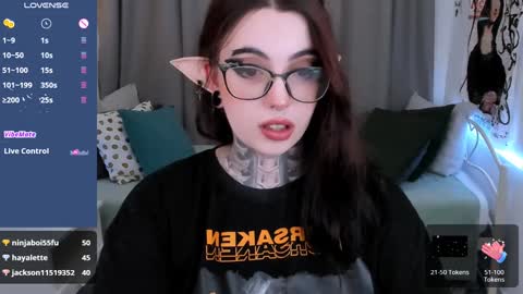 dixipixi_ online show from 02/01/25, 08:50