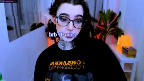 dixipixi_ online show from 02/07/25, 08:44