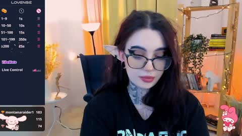 dixipixi_ online show from 02/08/25, 10:18