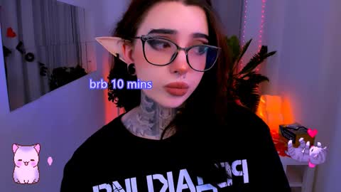 dixipixi_ online show from 02/15/25, 12:01