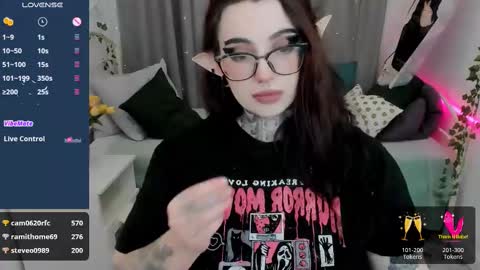 dixipixi_ online show from 02/21/25, 11:55