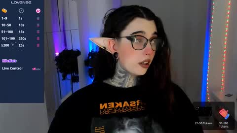 dixipixi_ online show from 10/16/25, 06:03