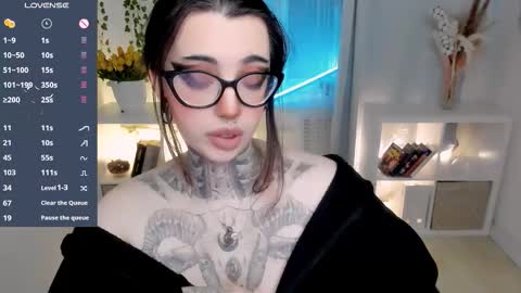 dixipixi_ online show from 03/29/26, 05:51