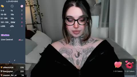 dixipixi_ online show from 04/23/26, 12:40