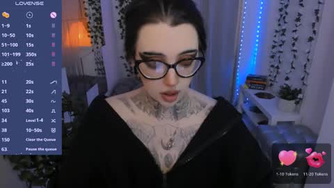 dixipixi_ online show from 06/04/26, 06:19