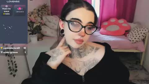 Snapshot of dixipixi_ chatting on 07/24/26, 06:11 dixipixi_ online show from 07/24/26, 06:11