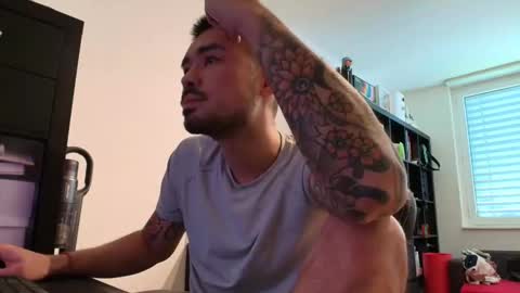 Snapshot of dixonhuang chatting on 09/19/25, 08:05 D online show from 09/19/25, 08:05