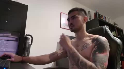 Snapshot of dixonhuang chatting on 09/24/25, 04:32 D online show from 09/24/25, 04:32