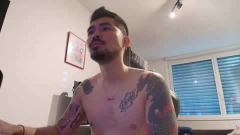 Snapshot of dixonhuang chatting on 11/14/25, 02:05 D online show from 11/14/25, 02:05