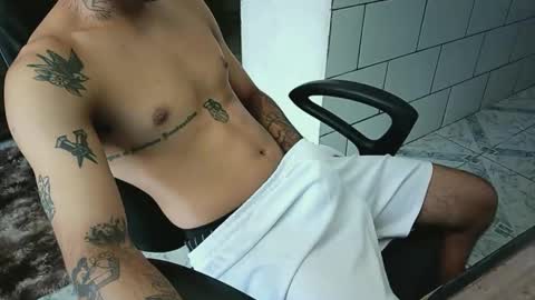 Snapshot of dmacedo96 chatting on 12/17/24, 03:17 AmigodotadoZL online show from 12/17/24, 03:17