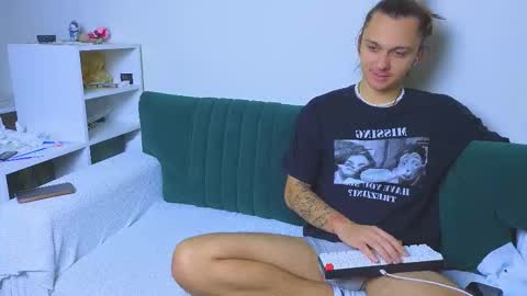 Snapshot of do_u_know_them chatting on 11/30/25, 02:21 Kirahe Mirashe online show from 11/30/25, 02:21