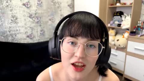 Annie PVT IS OPEN online show from 09/09/25, 12:05