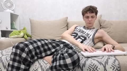 Snapshot of doedeeer chatting on 12/15/24, 04:07 Alex online show from 12/15/24, 04:07