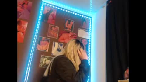 doeschi_fox online show from 04/22/26, 03:20