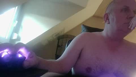 Snapshot of doggy2629 chatting on 11/17/25, 03:40 doggy2629 online show from 11/17/25, 03:40