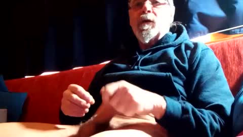 Snapshot of doghouseblue chatting on 12/15/24, 09:35 doghouseblue online show from 12/15/24, 09:35