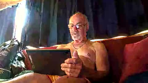 Snapshot of doghouseblue chatting on 09/27/25, 09:47 doghouseblue online show from 09/27/25, 09:47