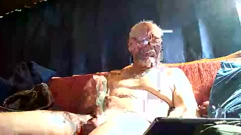 Snapshot of doghouseblue chatting on 10/14/25, 04:08 doghouseblue online show from 10/14/25, 04:08