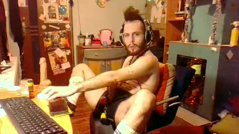 Snapshot of dogwithamohawk chatting on 01/21/25, 03:43 dogwithamohawk online show from 01/21/25, 03:43