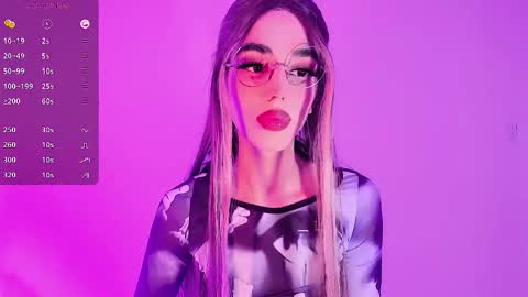 Snapshot of dolarcity760752 chatting on 11/18/25, 08:41 dolarcity760752 online show from 11/18/25, 08:41