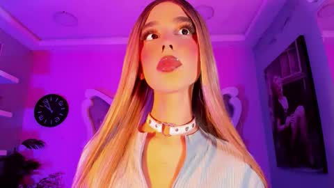 Snapshot of dolarcity760752 chatting on 11/25/25, 06:02 dolarcity760752 online show from 11/25/25, 06:02