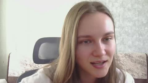 dolcezza_ online show from 05/22/26, 12:00