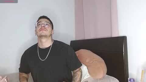 Auro and Santiago online show from 01/11/25, 03:23