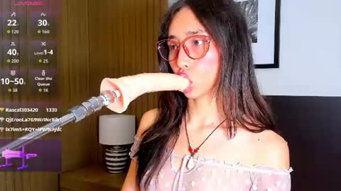 Snapshot of doll_bella_ chatting on 06/11/26, 12:32 Bella online show from 06/11/26, 12:32