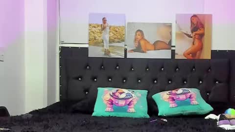 Snapshot of doll_celeste19 chatting on 12/31/24, 03:23 C E L E S T E online show from 12/31/24, 03:23