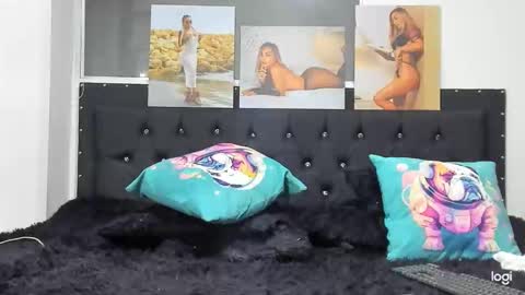 Snapshot of doll_celeste19 chatting on 01/12/25, 05:03 C E L E S T E online show from 01/12/25, 05:03