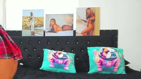 Snapshot of doll_celeste19 chatting on 01/17/25, 07:16 C E L E S T E online show from 01/17/25, 07:16