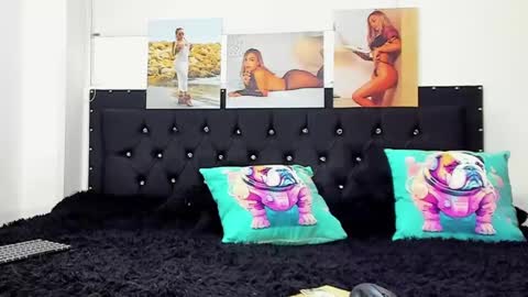 Snapshot of doll_celeste19 chatting on 01/18/25, 08:09 C E L E S T E online show from 01/18/25, 08:09