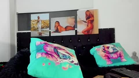 Snapshot of doll_celeste19 chatting on 03/08/25, 04:01 C E L E S T E online show from 03/08/25, 04:01