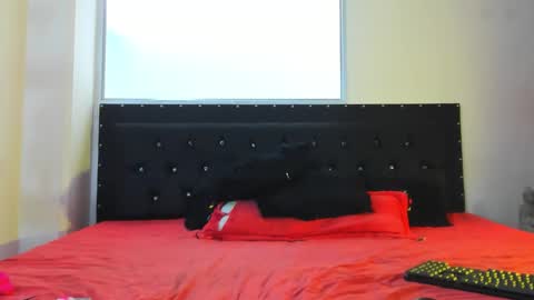 Snapshot of doll_celeste19 chatting on 09/11/25, 06:19 C E L E S T E online show from 09/11/25, 06:19