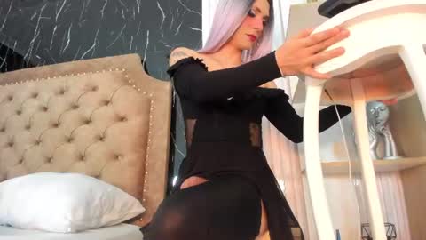 Snapshot of doll_danna chatting on 07/17/26, 01:01 Luciana My online show from 07/17/26, 01:01