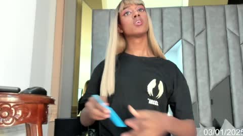 ISA DOLL online show from 01/03/25, 04:06