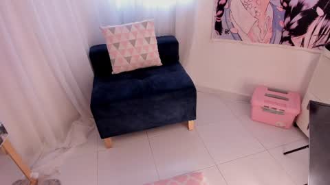 Snapshot of doll_venus chatting on 06/24/26, 10:53 Roxana independent model can you help me reach 100 hands up uwu online show from 06/24/26, 10:53