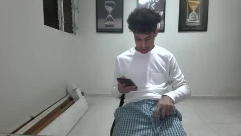 Snapshot of dollarhot30 chatting on 01/05/25, 06:02 DollarHot30 online show from 01/05/25, 06:02