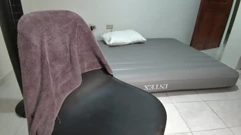 Snapshot of dollarhot30 chatting on 10/24/25, 08:33 DollarHot30 online show from 10/24/25, 08:33