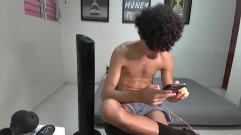 Snapshot of dollarhot30 chatting on 11/07/25, 10:21 DollarHot30 online show from 11/07/25, 10:21