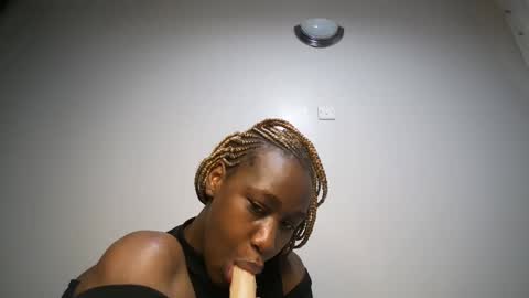 Snapshot of dollberry chatting on 12/13/24, 02:10 dollberry online show from 12/13/24, 02:10