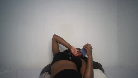 Snapshot of dollberry chatting on 01/11/25, 06:12 dollberry online show from 01/11/25, 06:12