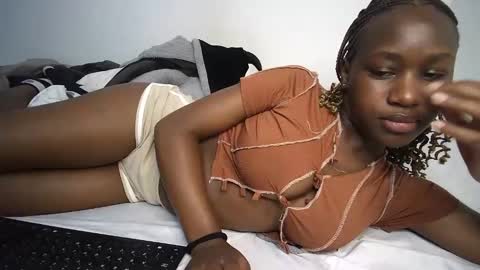 Snapshot of dollberry chatting on 01/20/25, 01:32 dollberry online show from 01/20/25, 01:32