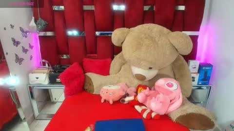 Snapshot of dollfire_bigass chatting on 10/12/25, 01:37 ginna online show from 10/12/25, 01:37