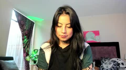 Snapshot of dollhoneycam chatting on 12/13/25, 09:20 HONEY online show from 12/13/25, 09:20